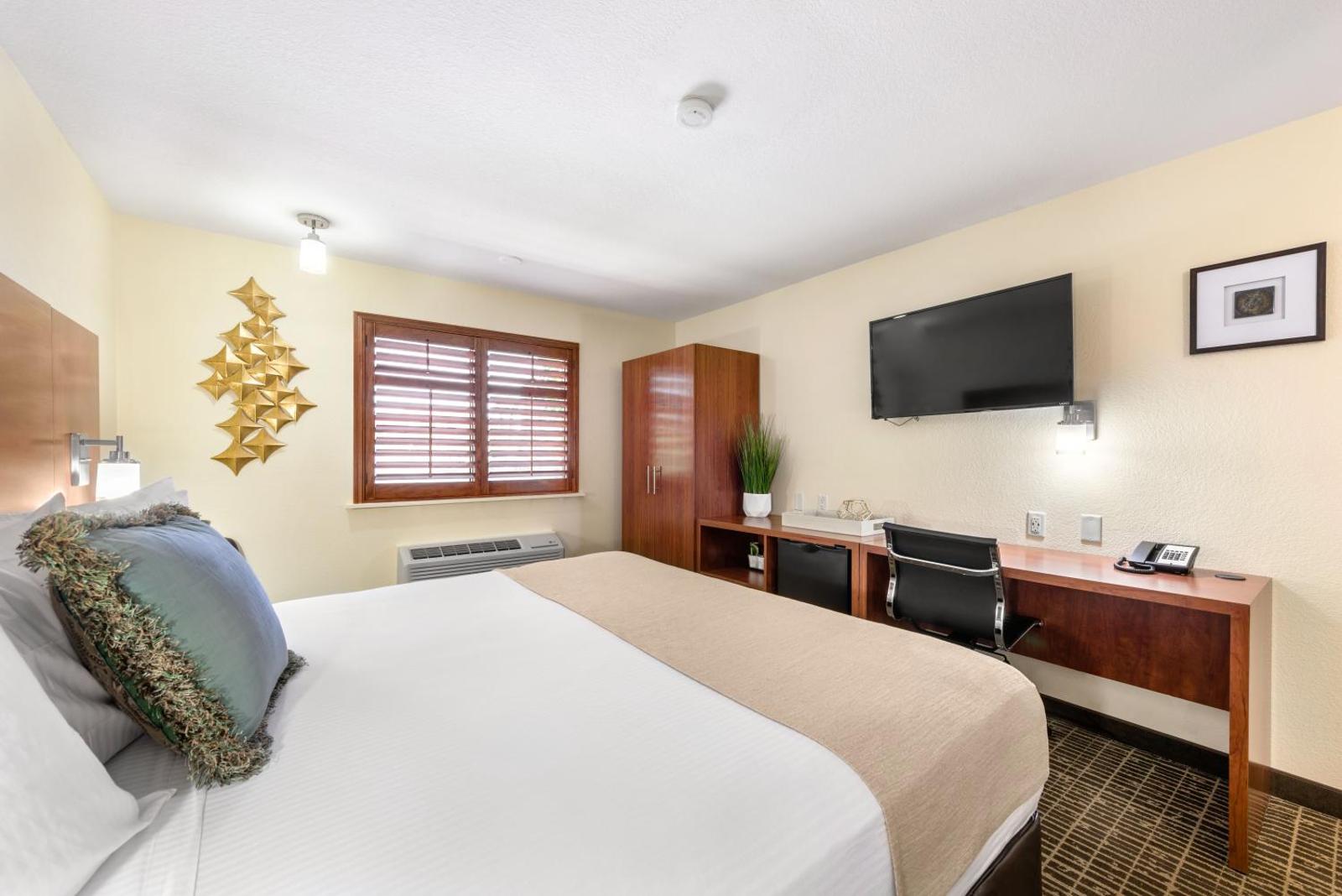 Ellis Island Hotel Casino & Brewery (Free Parking)